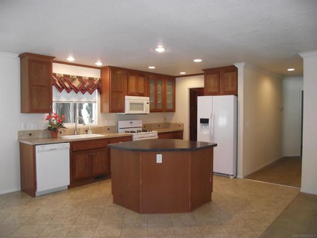 35109 Highway 79, Warner Springs CA: https://media.crmls.org/mediaz/d304e16c-296a-4e21-a8dc-6069b978e2ca.jpg