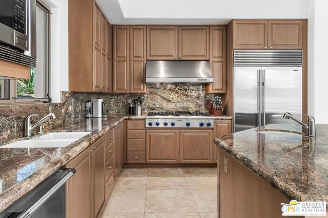 27 Ambassador Circle, Rancho Mirage CA: https://media.crmls.org/mediaz/d305203f-d8f3-449f-bfd5-f6de156916fc.jpg