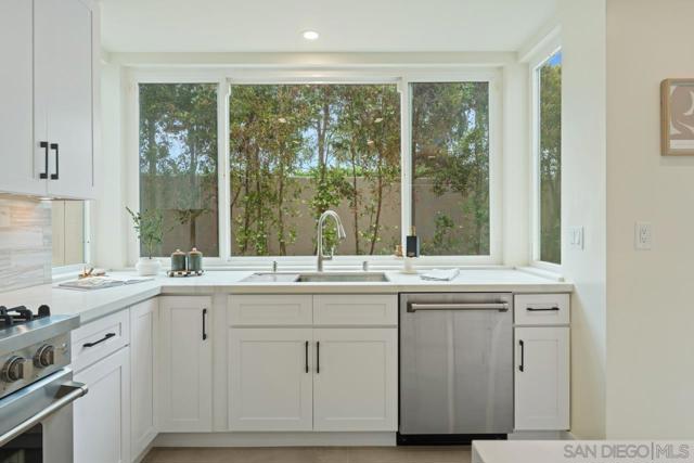 8206 Caminito Lacayo, La Jolla CA: https://media.crmls.org/mediaz/d3052723-a472-4cc7-9a98-ff8b81651318.jpg