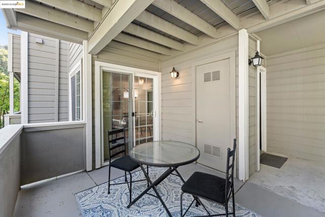 520 Canyon Oaks, Oakland CA: https://media.crmls.org/mediaz/d30581fe-d7e8-477b-a077-4f12c937ea4c.jpg
