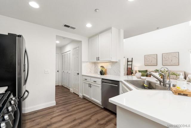 1625 Magnolia Circle, Vista CA: https://media.crmls.org/mediaz/d3058a17-900e-41a5-a438-71ad7decb246.jpg