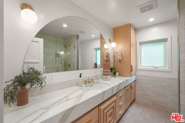 1618 S Durango Avenue, Los Angeles CA: https://media.crmls.org/mediaz/d305d4cb-b942-4a1c-9360-0cd0e541558b.jpg