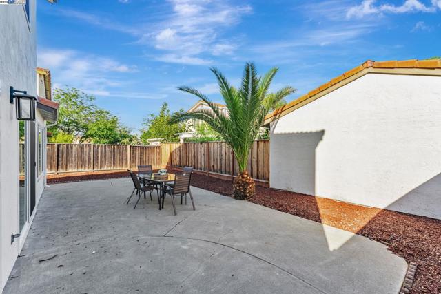 3856 Jacana Lake Ct, Fremont CA: https://media.crmls.org/mediaz/d305d87b-3541-4113-9463-aff89a30422f.jpg