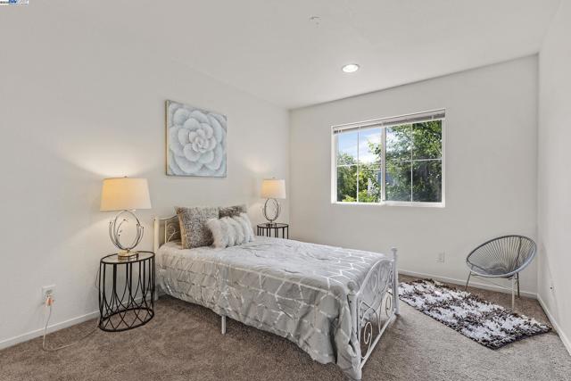 34906 Herringbone Ct, Union City CA: https://media.crmls.org/mediaz/d3066e93-1a41-4119-bbb3-058a51ebbbf8.jpg