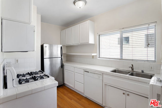 11743 Mayfield Avenue, Los Angeles CA: https://media.crmls.org/mediaz/d306ce03-c40d-43bb-a0bf-2fe635f75049.jpg