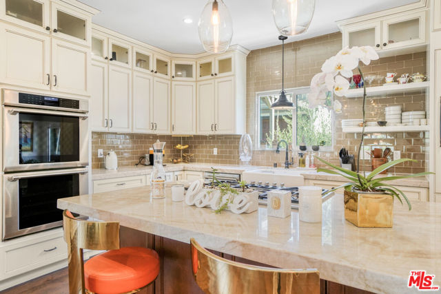 1042 S Stanley Avenue, Los Angeles CA: https://media.crmls.org/mediaz/d30798da-5ea4-464f-92b3-9b0e6da2bc77.jpg