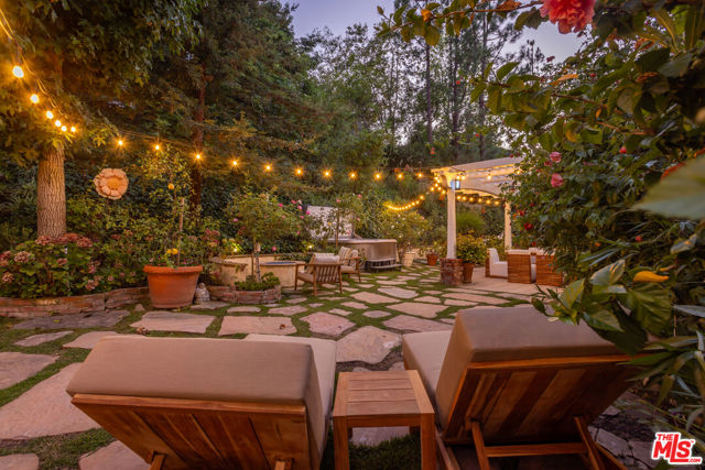 5985 Vista De La Luz, Woodland Hills CA: https://media.crmls.org/mediaz/d3079cdf-d783-420c-bf29-1befc44c40fc.jpg