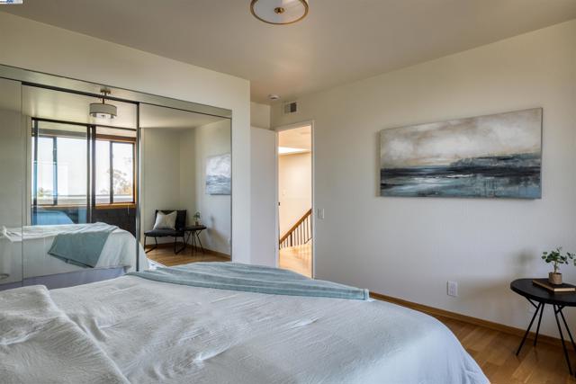 17 Ora Way, San Francisco CA: https://media.crmls.org/mediaz/d30873d2-5df8-4ad0-9feb-866fe178c7fe.jpg