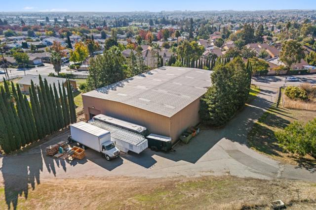 1995 Old Calaveras Road, Milpitas CA: https://media.crmls.org/mediaz/d3088e52-d687-438d-b337-6540c620873c.jpg