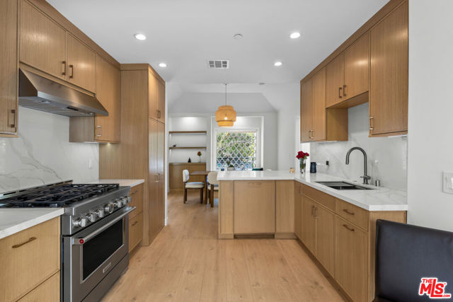 1225 California Avenue, Santa Monica CA: https://media.crmls.org/mediaz/d308961f-9014-4d85-a3b7-4e4bb142720f.jpg