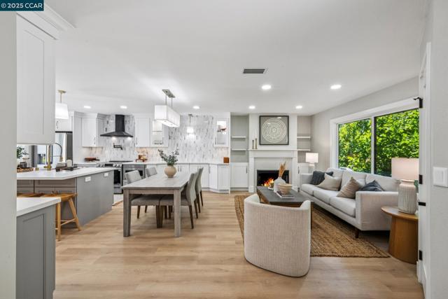 1736 Golden Rain Rd, Walnut Creek CA: https://media.crmls.org/mediaz/d30974c3-c965-4265-8215-3da95b6d8e9a.jpg