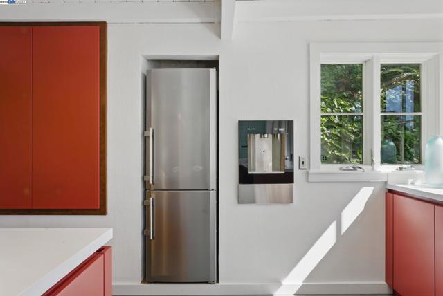 7380 Claremont Ave, Berkeley CA: https://media.crmls.org/mediaz/d309888a-0537-4281-84a6-c0c81389be0f.jpg