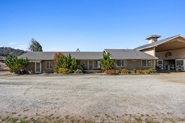 350 San Benancio Road, Salinas CA: https://media.crmls.org/mediaz/d309dd00-40a1-43d1-b493-42d1fe993571.jpg