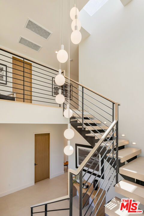 2115 Walnut Avenue, Venice CA: https://media.crmls.org/mediaz/d30a3794-ebf9-4e77-a458-b584db15cc9b.jpg