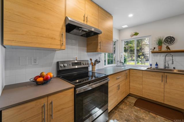 Detail Gallery Image 9 of 44 For 302 Windjammer Cir, Chula Vista,  CA 91910 - 2 Beds | 2 Baths