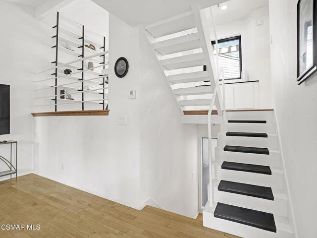 1206 S Westlake Boulevard, Westlake Village CA: https://media.crmls.org/mediaz/d30a809f-33f4-41ff-ba00-1dffb7473f24.jpg