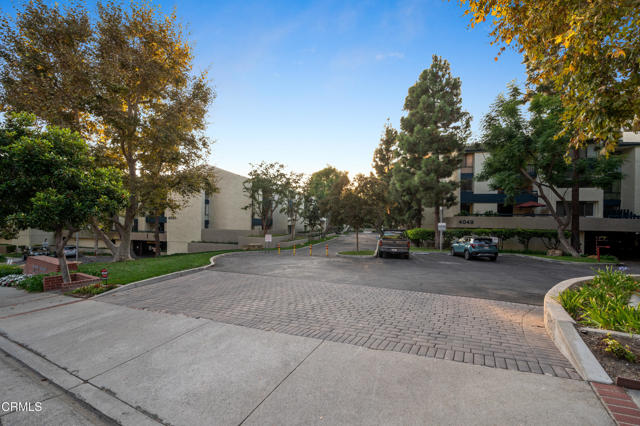 4041 Via Marisol, Los Angeles CA: https://media.crmls.org/mediaz/d30b1bbc-a048-4a25-a168-1ea2548b01dd.jpg