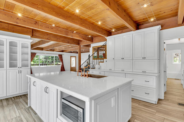 53200 Forest Lake Drive, Idyllwild CA: https://media.crmls.org/mediaz/d30b6b9c-09f8-4451-ab71-aa00c89a643a.jpg