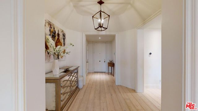 10120 Empyrean Way, Los Angeles CA: https://media.crmls.org/mediaz/d30bd29b-083b-4b96-b9d7-fff9184aa0d4.jpg