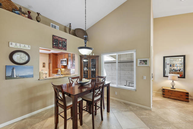 182 Desert Falls Circle, Palm Desert CA: https://media.crmls.org/mediaz/d30be234-3852-4b36-8a69-b2cca0d8990b.jpg