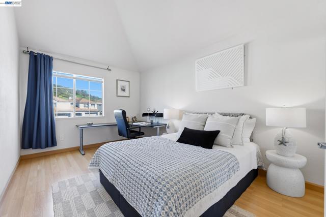 906 Vista Pointe Dr, San Ramon CA: https://media.crmls.org/mediaz/d30c1d2e-42fa-4e6e-81fd-feedb815f13f.jpg