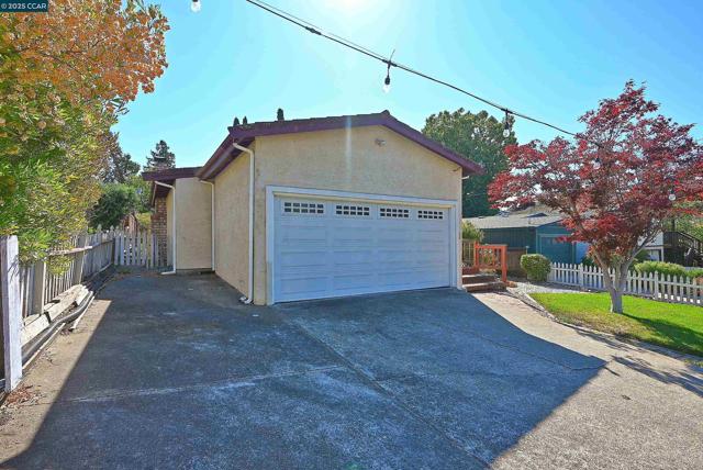 2156 MONTEREY AVENUE, Martinez CA: https://media.crmls.org/mediaz/d30c80d5-c324-42c9-856a-83ca8f0da289.jpg