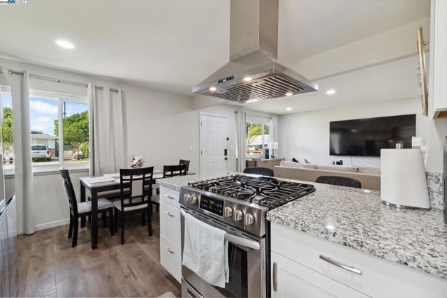 5112 Tyson Ave, Modesto CA: https://media.crmls.org/mediaz/d30cfa1c-151e-49d2-9795-d7138c8fabfb.jpg
