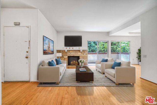 5534 Sylmar Avenue, Sherman Oaks CA: https://media.crmls.org/mediaz/d30d0297-6ffb-4462-ab3e-fd3a36edfc09.jpg