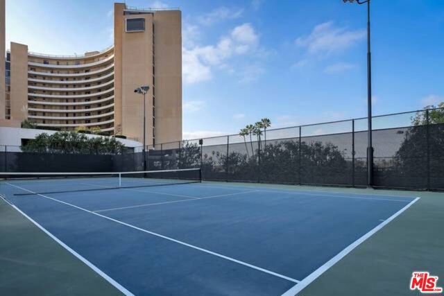 4316 Marina City Drive, Marina del Rey CA: https://media.crmls.org/mediaz/d30d231e-88b5-4a6a-a0bb-72fa5ec8695d.jpg