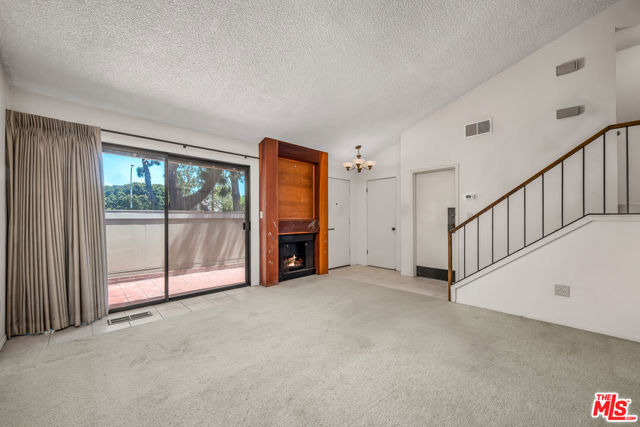 13135 Mindanao Way, Marina del Rey CA: https://media.crmls.org/mediaz/d30d479e-52aa-4cad-941e-0594d7e62a0e.jpg