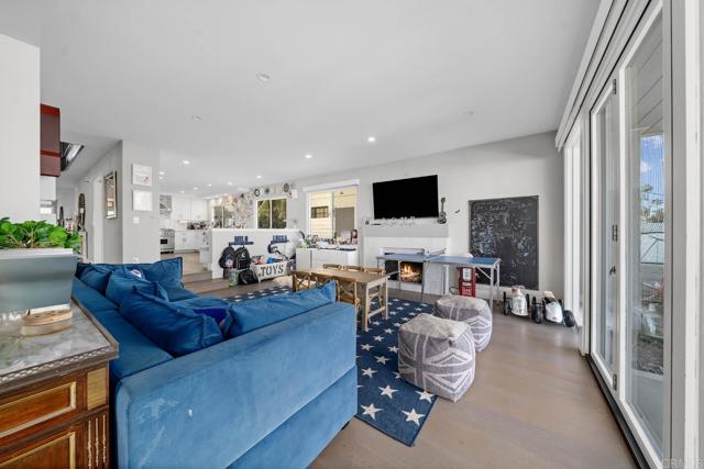 Detail Gallery Image 18 of 43 For 14 Buccaneer Way, Coronado,  CA 92118 - 5 Beds | 4/1 Baths