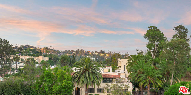6216 Primrose Avenue, Los Angeles CA: https://media.crmls.org/mediaz/d30d9077-1773-4574-b332-c2089d6f30df.jpg