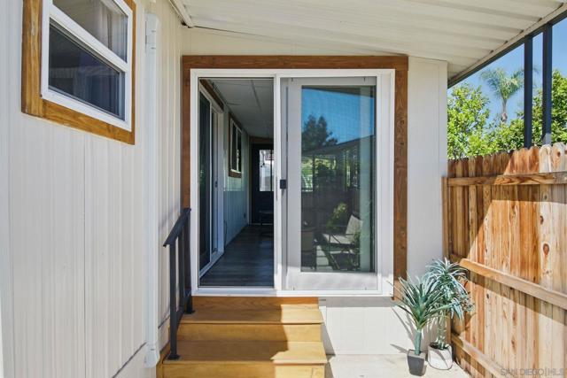 525 W El Norte, Escondido CA: https://media.crmls.org/mediaz/d30dc466-886e-4189-8091-d2fa2f25bc8b.jpg