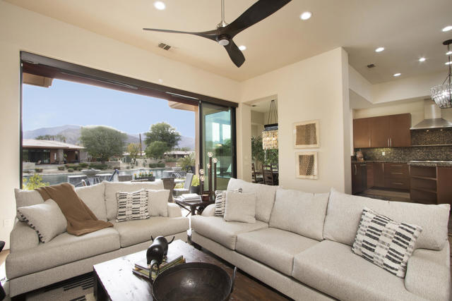 50135 Camino Privado, La Quinta CA: https://media.crmls.org/mediaz/d30e50f9-89c7-4b84-b9fb-b107eadbe8da.jpg
