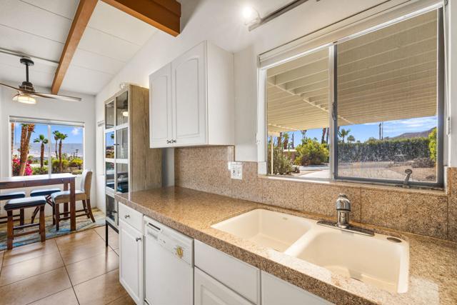 68079 Vista Del Valle, Cathedral City CA: https://media.crmls.org/mediaz/d30e6682-7075-4962-8f93-d0d0b40b0bbc.jpg