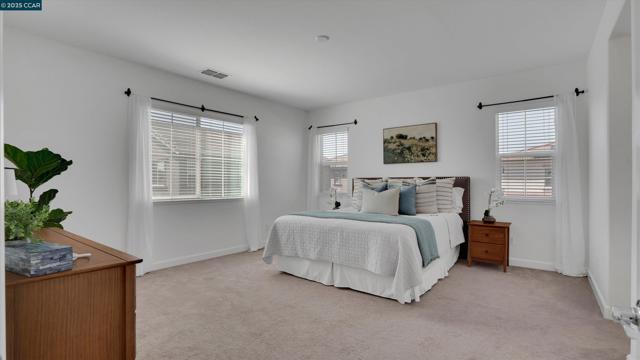 719 Jennifer St, Brentwood CA: https://media.crmls.org/mediaz/d30eafd2-0cc0-46f8-8938-5535dadf430c.jpg