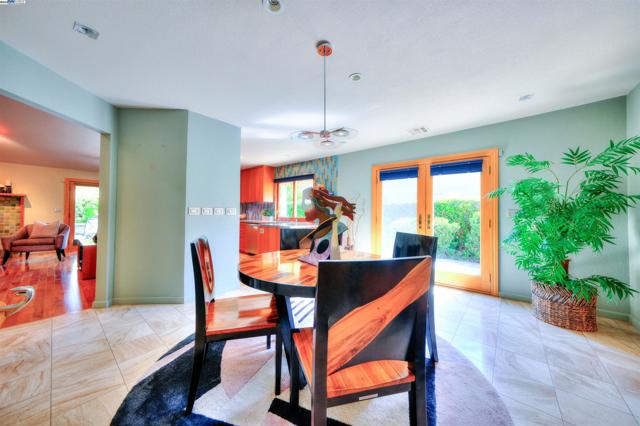 6291 Calle Fuego, Pleasanton CA: https://media.crmls.org/mediaz/d30eef65-9f53-436a-ad63-7c4979076687.jpg