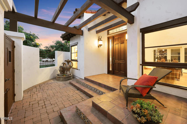 1533 Rancho Avenue, Glendale CA: https://media.crmls.org/mediaz/d30f31ef-604a-481e-81ca-1581d864662f.jpg