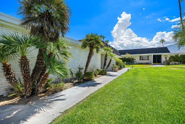 2515 E Jacaranda Road, Palm Springs CA: https://media.crmls.org/mediaz/d30f3880-89ab-4c2f-b9af-7eaeb6654f46.jpg