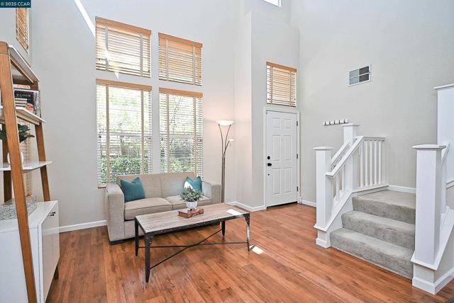 663 Greylyn Dr, San Ramon CA: https://media.crmls.org/mediaz/d30f3e68-88c4-46aa-bcbf-cd7aa200c14d.jpg