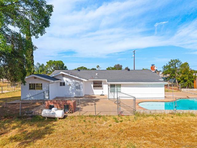 1621 Lilac, Ramona CA: https://media.crmls.org/mediaz/d3101bb4-ae8e-4e12-ad21-b184a9f9675d.jpg