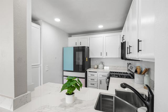 Detail Gallery Image 5 of 21 For 231 Riverview Way, Oceanside,  CA 92057 - 3 Beds | 2 Baths