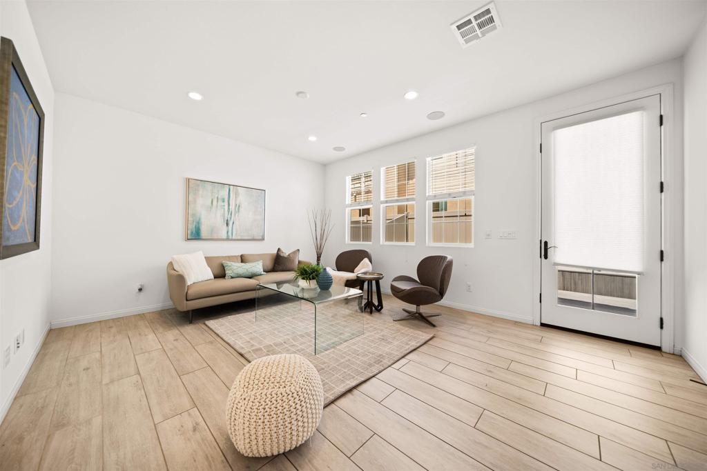 MLS #250027413SD img 14