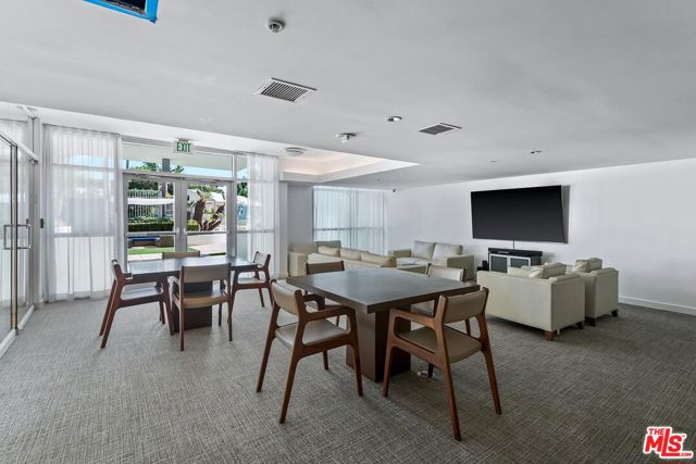 13700 MARINA POINTE Drive, Marina del Rey CA: https://media.crmls.org/mediaz/d310f4fb-1f09-41bd-8641-473b86d94f02.jpg
