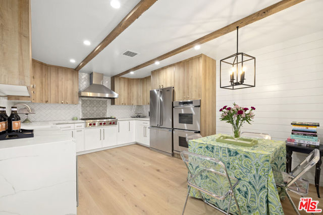 211 S Spalding Drive, Beverly Hills CA: https://media.crmls.org/mediaz/d310f8d7-f569-4711-96f4-faee84355071.jpg