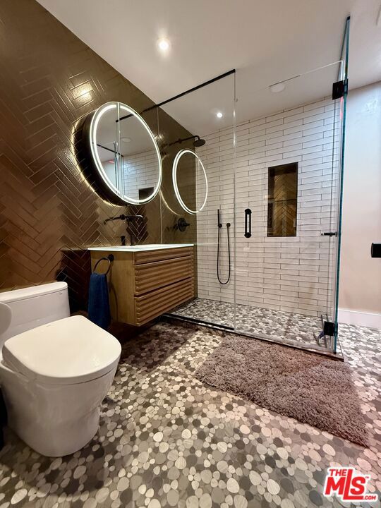 2066 GLENCOE Way, Los Angeles CA: https://media.crmls.org/mediaz/d31121f0-b776-4bf3-b9c5-54bb7d4467ce.jpg