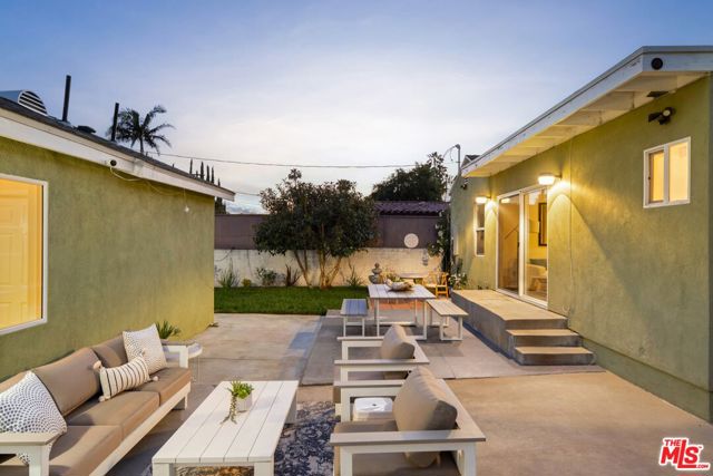 11536 Otsego Street, Valley Village CA: https://media.crmls.org/mediaz/d3114530-8509-4163-81e8-0aed1d9a7186.jpg