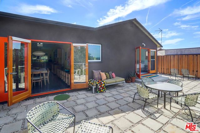 1865 UPPERTON Avenue, Los Angeles CA: https://media.crmls.org/mediaz/d3115ebd-e7c5-4b74-a011-c8031208cd24.jpg
