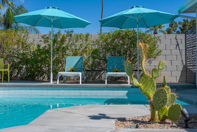 748 N Calle Rolph, Palm Springs, CA 92262