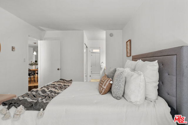 1885 Veteran Avenue, Los Angeles CA: https://media.crmls.org/mediaz/d311ec4f-5e89-4495-adbe-98c5f36b048f.jpg